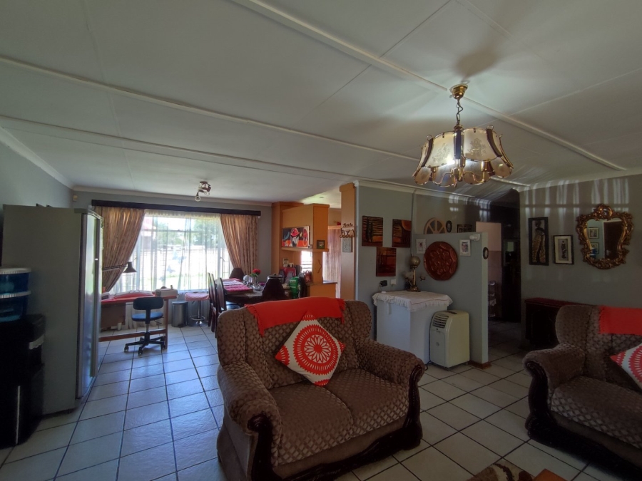 4 Bedroom Property for Sale in Pellissier Free State
